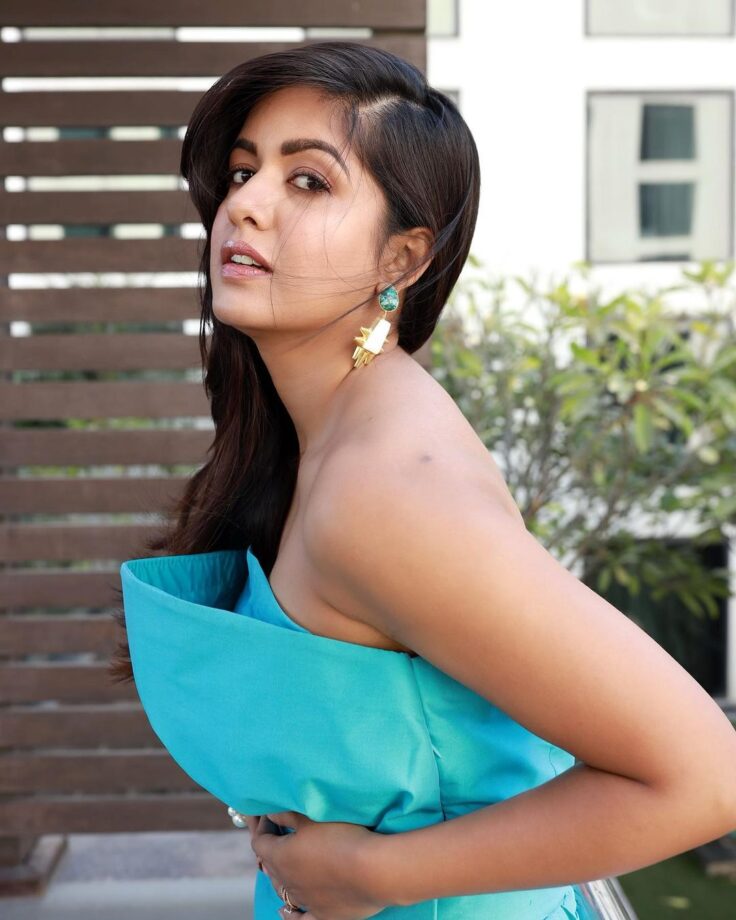 Check Out: Ishita Dutta Shows Her Elegance Beauty In Blue Strapless Gown 765963