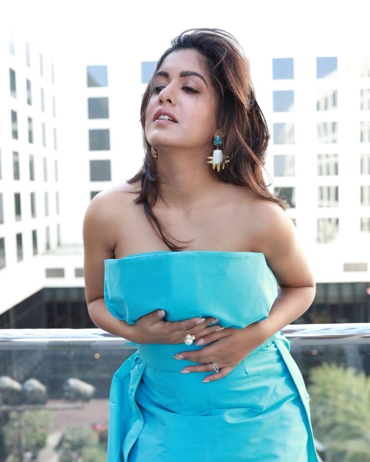 Check Out: Ishita Dutta Shows Her Elegance Beauty In Blue Strapless Gown 765965