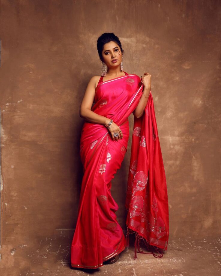 Check Out: Prajakta Mali Looks Gorgeous In Pink Silk Saree 776936
