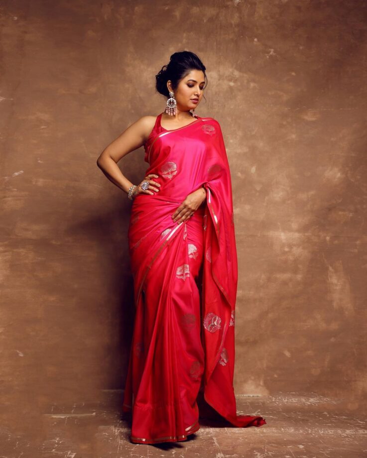 Check Out: Prajakta Mali Looks Gorgeous In Pink Silk Saree 776933