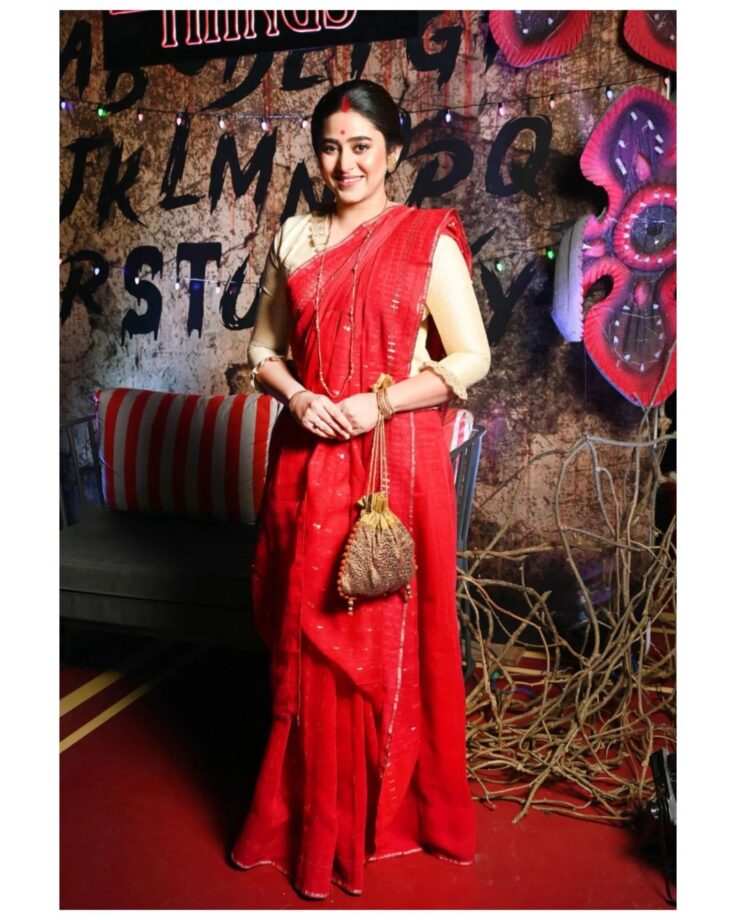 Check Out: Ridhima Ghosh Nails The Fashion Game In Red Saree Outfit, See Pics 770858