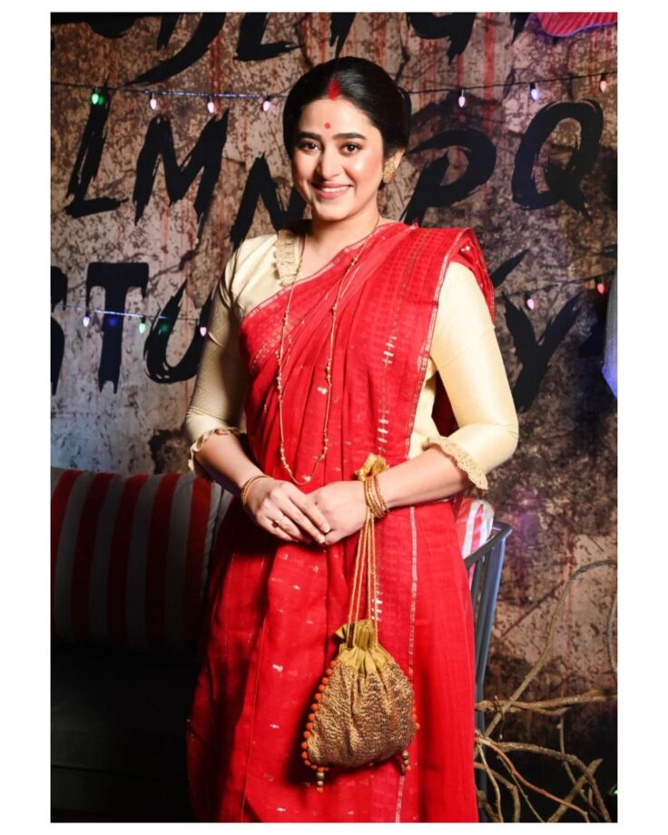 Check Out: Ridhima Ghosh Nails The Fashion Game In Red Saree Outfit, See Pics 770857