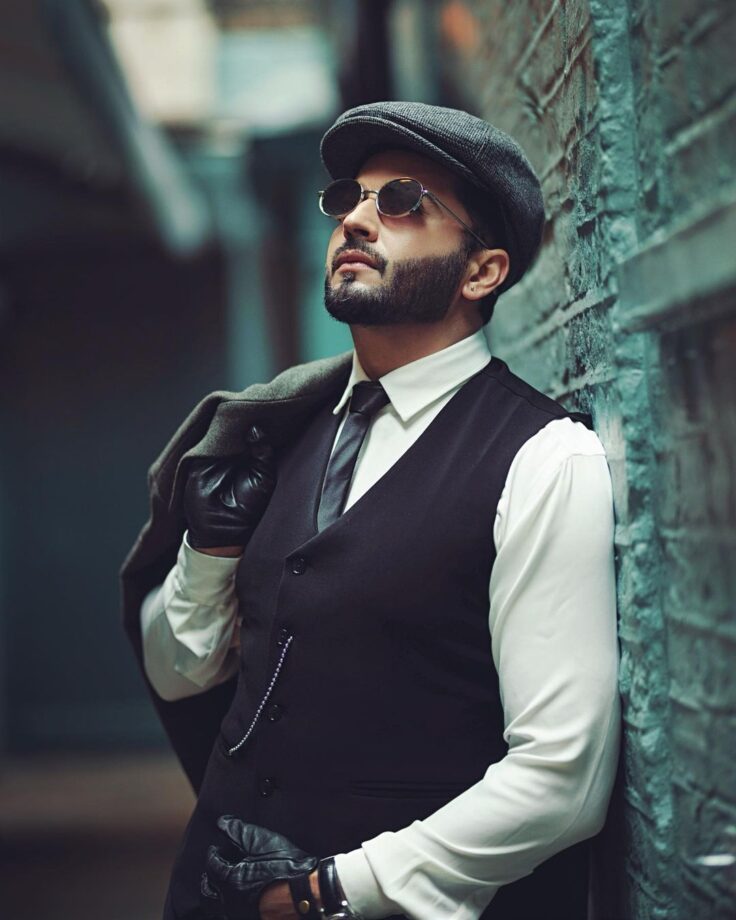 Dheeraj Dhoopar shines bright in latest photoshoot, we can't keep calm 768418