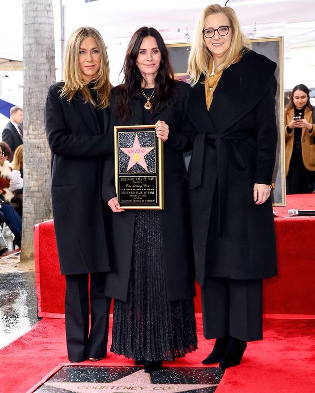 F.R.I.E.N.D.S Reunion: Jennifer Aniston and Lisa Kudrow attend Courteney Cox’s Hollywood Walk Of Fame ceremony, former pens emotional note 778381