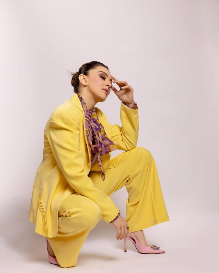 Fashion Battle: Raashii Khanna Or Hansika Motwani, Who Looks Magnificent In Blazer Pant Outfits? 768245