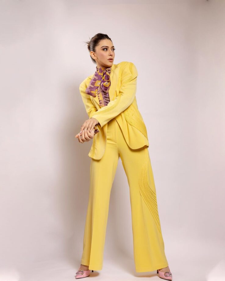 Fashion Battle: Raashii Khanna Or Hansika Motwani, Who Looks Magnificent In Blazer Pant Outfits? 768249