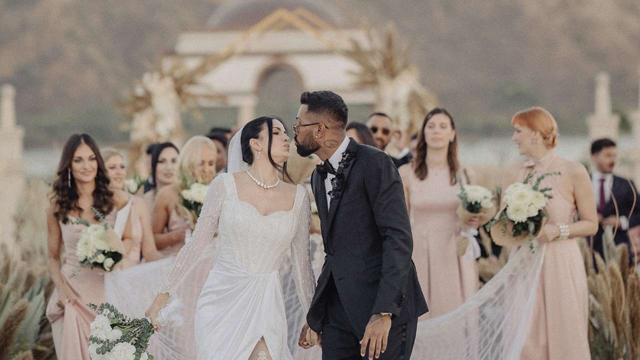 Hardik Pandya and Natasa Stankovic re-marry on Valentine's Day, see adorable snaps 772302
