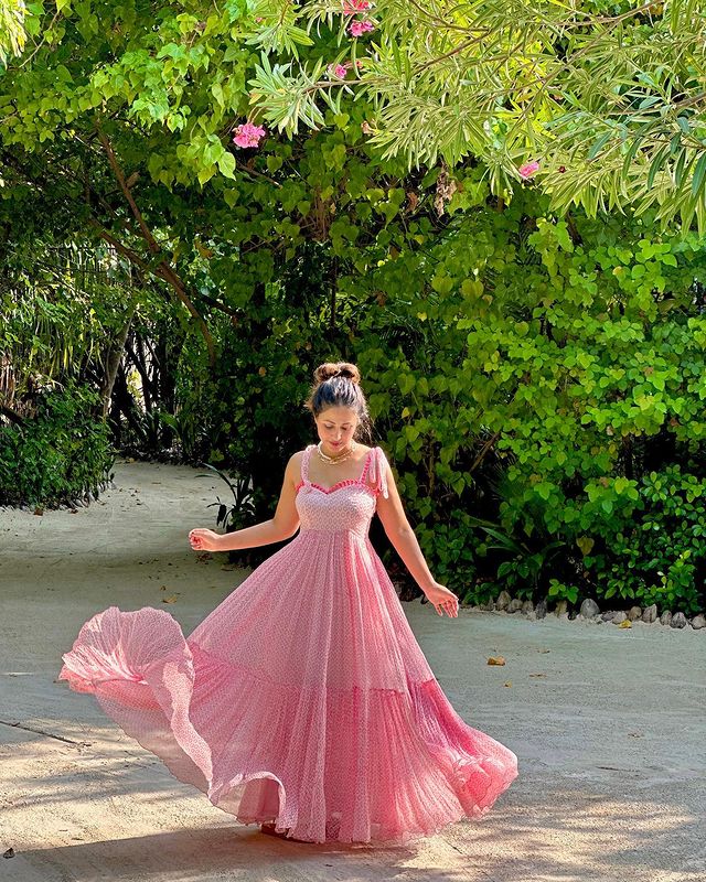 Hina Khan melts hearts in pink gown, we are in awe 774165