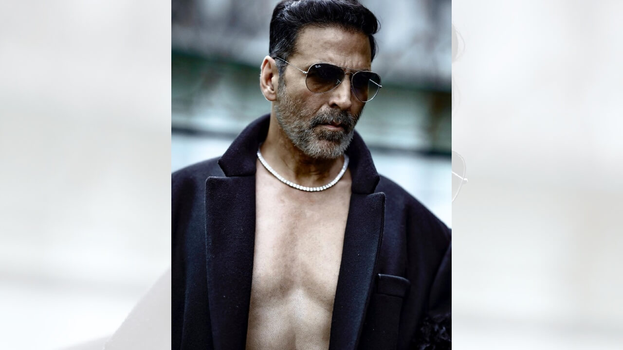 Hotness Alert: Akshay Kumar Sizzles In Shirtless Blazer Outfit, Check Now! 768572