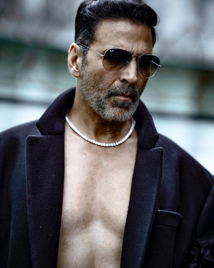 Hotness Alert: Akshay Kumar Sizzles In Shirtless Blazer Outfit, Check Now! 768570
