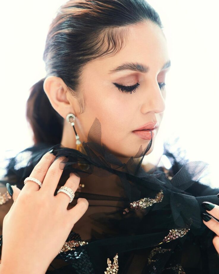 Huma Qureshi Looks Glamorous In Black Sheer Saree With Bold Tube Blouse, Check Now! 769522