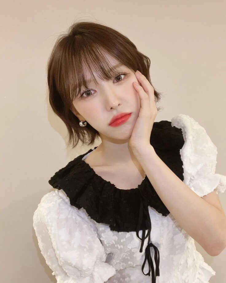 In Pic: Red Velvet's Wendy Looks Mind-Blowing In A Black And White Outfit 774411