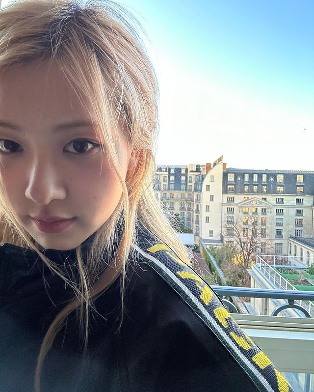 In Pics: Blackpink's Rosé Showcases Her Impeccable Outfit In All-Black Attire 778331