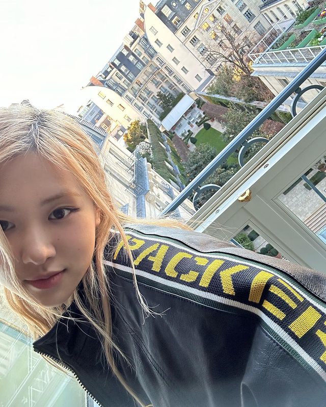 In Pics: Blackpink's Rosé Showcases Her Impeccable Outfit In All-Black Attire 778330