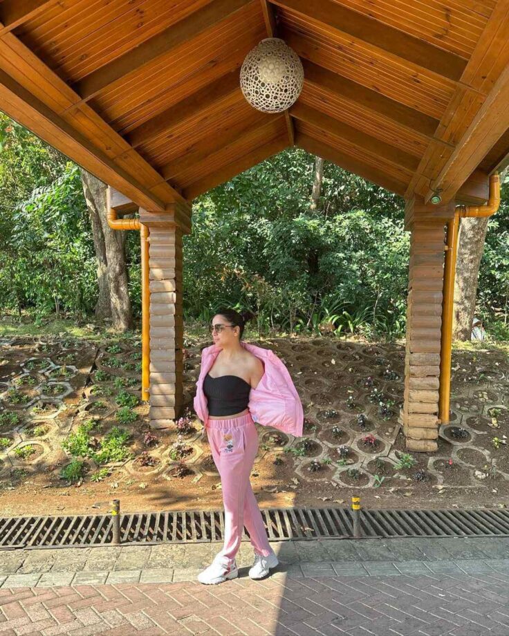 In Pics: Shraddha Arya's 'all-pink' vibe is too adorable to resist 768934