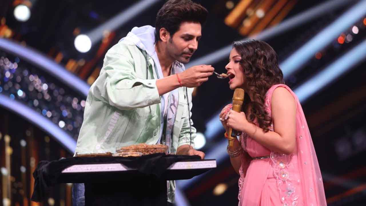 Indian Idol 13: Senjuti Das surprises Kartik Aaryan by bringing him his favourite street food 766999