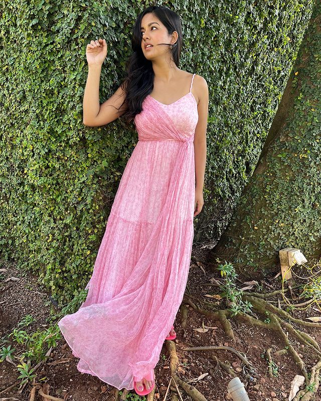 Ishita Dutta Shows Her Beautiful Style In A Light Pink Maxi Dress; See Pics 775336