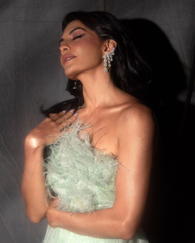 Jacqueline Fernandez Makes Netizens Go Gaga In A Mint Green Gown, See Pics 774561