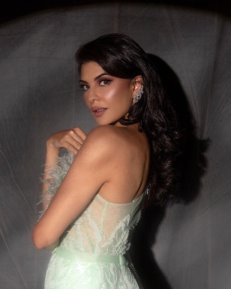 Jacqueline Fernandez Makes Netizens Go Gaga In A Mint Green Gown, See Pics 774565