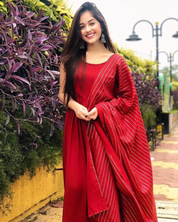 Jannat Zubair Rahmani and her best fashion moments in red outfits 770005