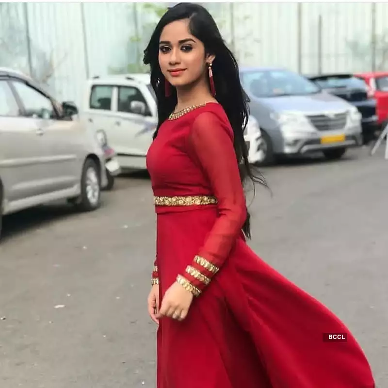 Jannat Zubair Rahmani and her best fashion moments in red outfits 770002