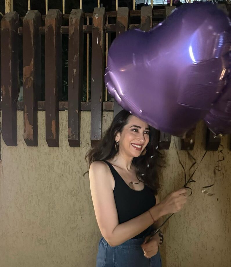 Karisma Kapoor Celebrates Valentine's Day In Black Sleeveless Top And Blue Jeans, See Pics 772370