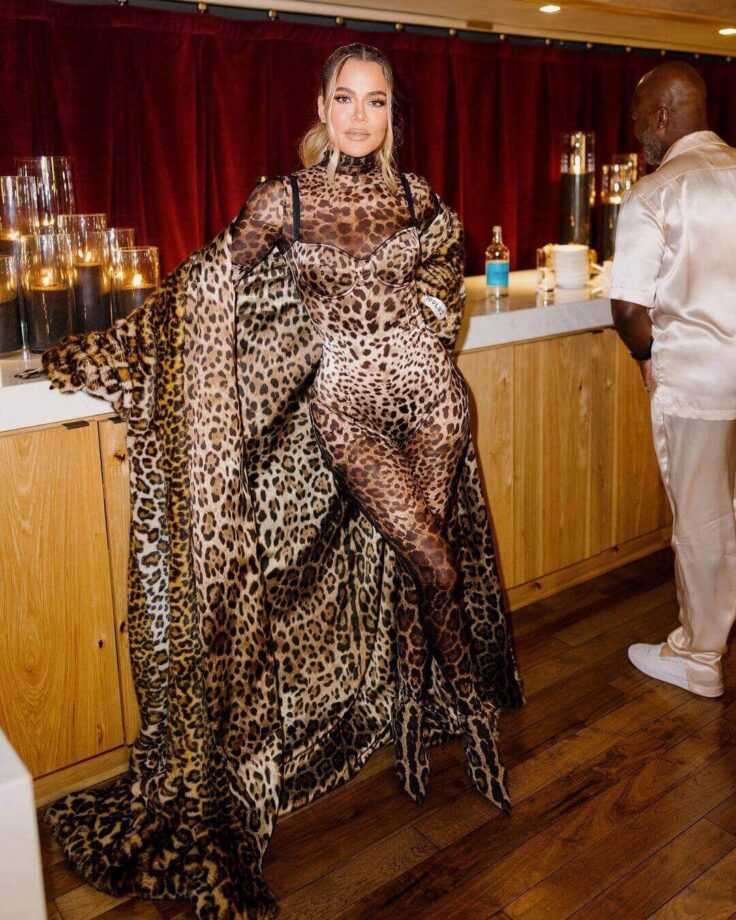 Khloé Kardashian Looks Sassy In Skin-Tight Leopard Print Outfit, See Pics 768565