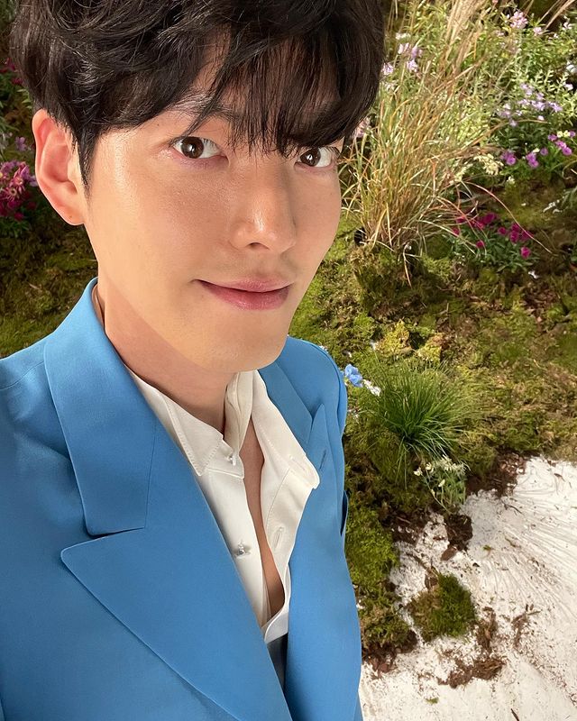 Kim Woo Bin Is A Heartthrob In Blue Tuxedo; Fans Can't Keep Calm 769237