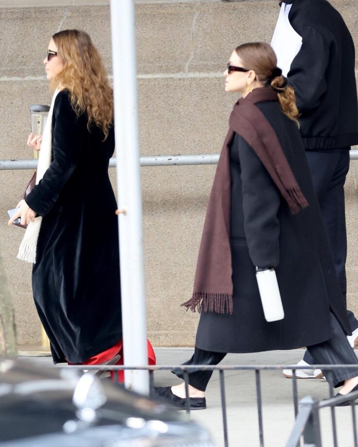 Mary-Kate and Ashley Olsen step out in black to get their morning coffee, see pics 774354