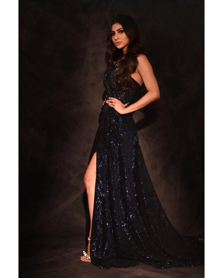 Mouni Roy turns bold in black and glitters 765781