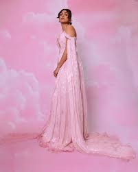 Mrunal Thakur VS Pooja Hegde, Who Is Breathtaking In Pink? 776275