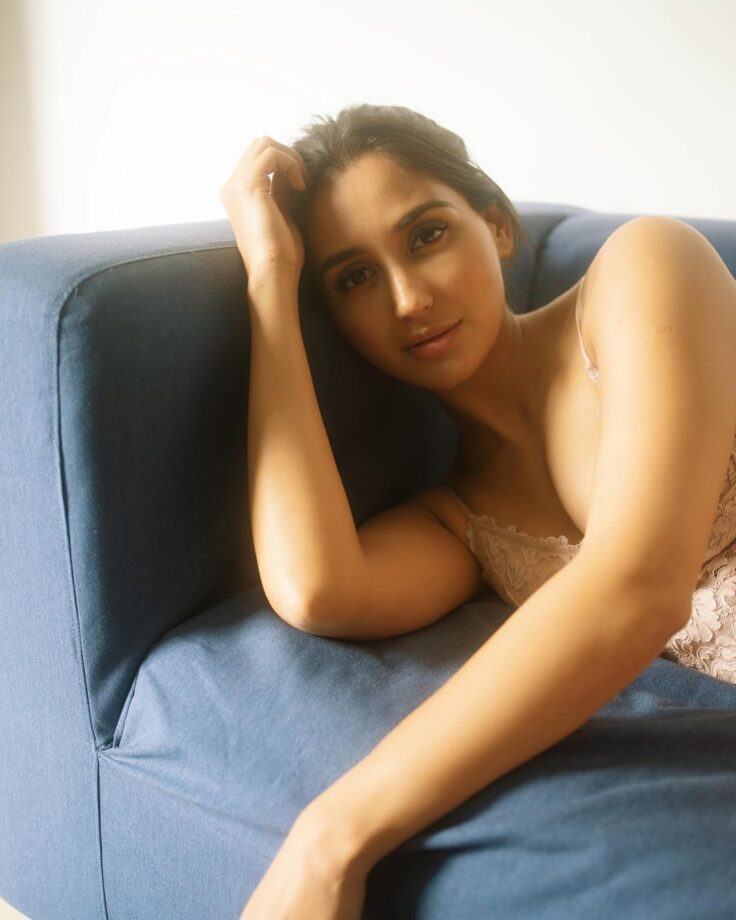 Nikita Dutta Shows Her Classy Style In Beige Bralette And Checked Printed Pajama, See Pics 767978