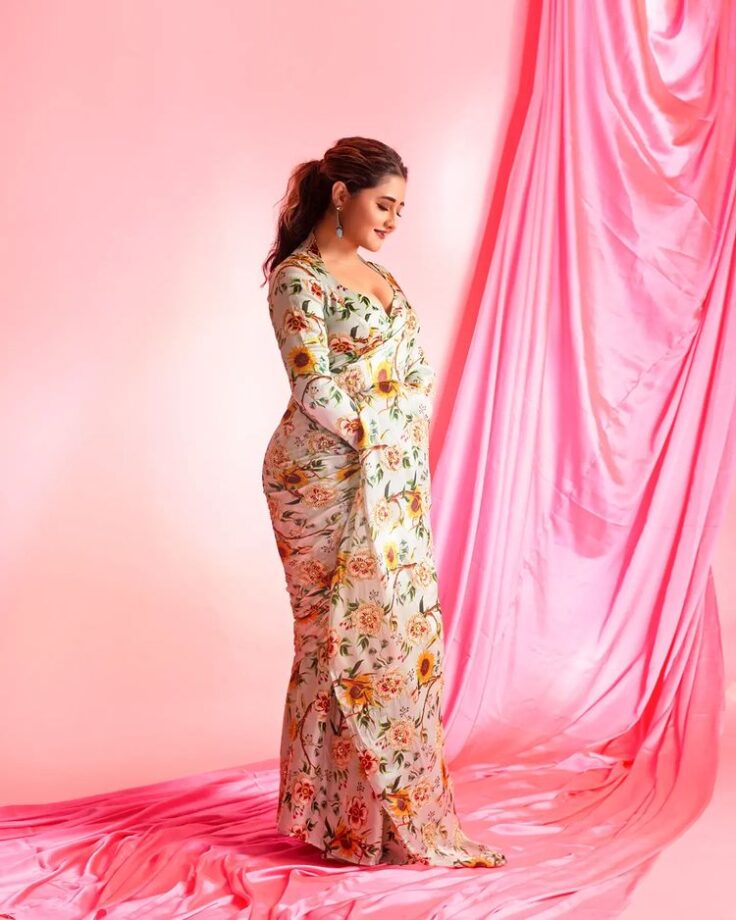 Photodump: Rashami Desai melts hearts in gorgeous floral saree, we love it 777034