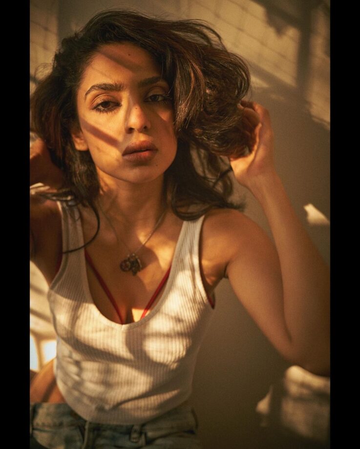 Photodump: Sobhita Dhulipala takes over internet by storm in latest pics, see ASAP 770654