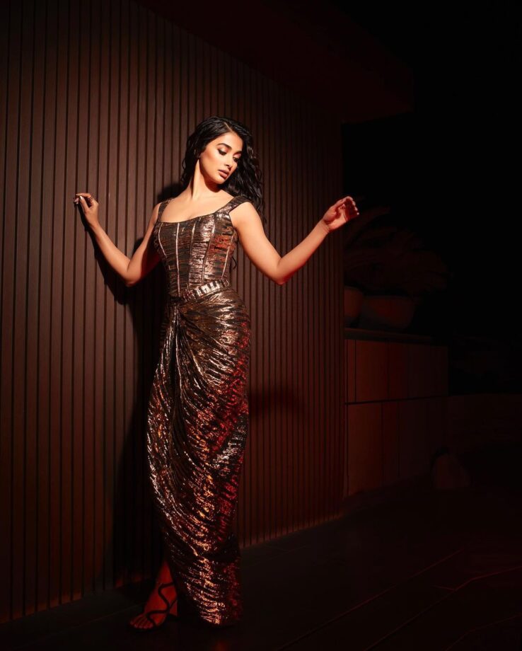 Pooja Hegde Is A Sight For Sore Eyes In Gold Metallic Corset Top And Skirt, See Pics 778079