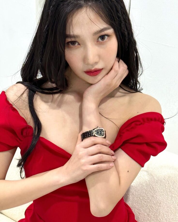 Red Velvet's Joy Shows Her Fashion Game In A Red Off-Shoulder Mini Dress, See Pics 774418