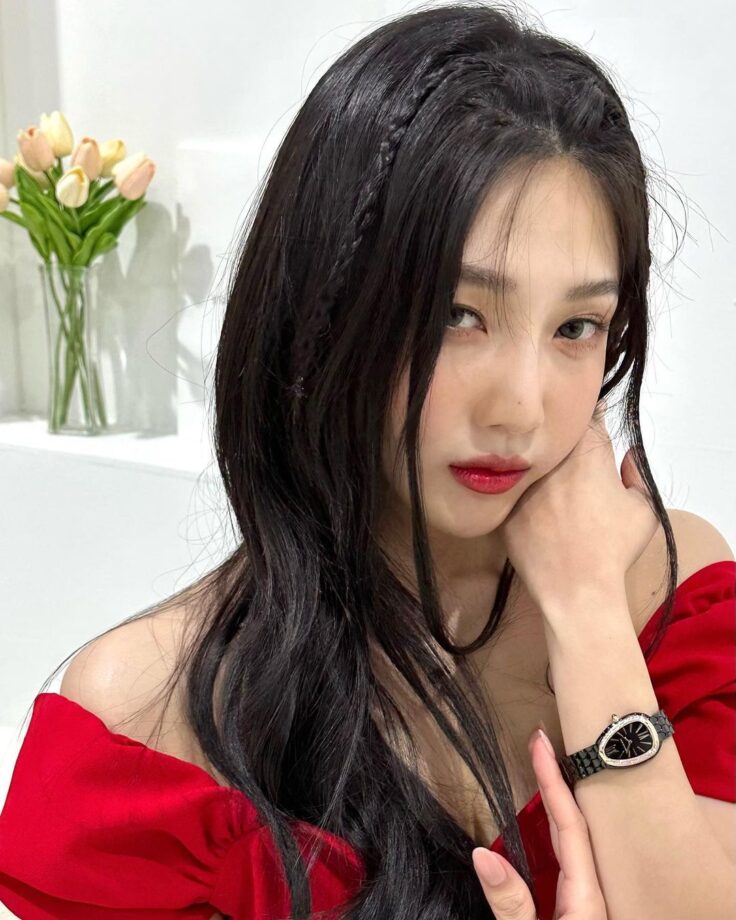 Red Velvet's Joy Shows Her Fashion Game In A Red Off-Shoulder Mini Dress, See Pics 774419