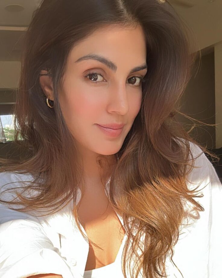 Rhea Chakraborty and her irresistible sunkissed glow 778456