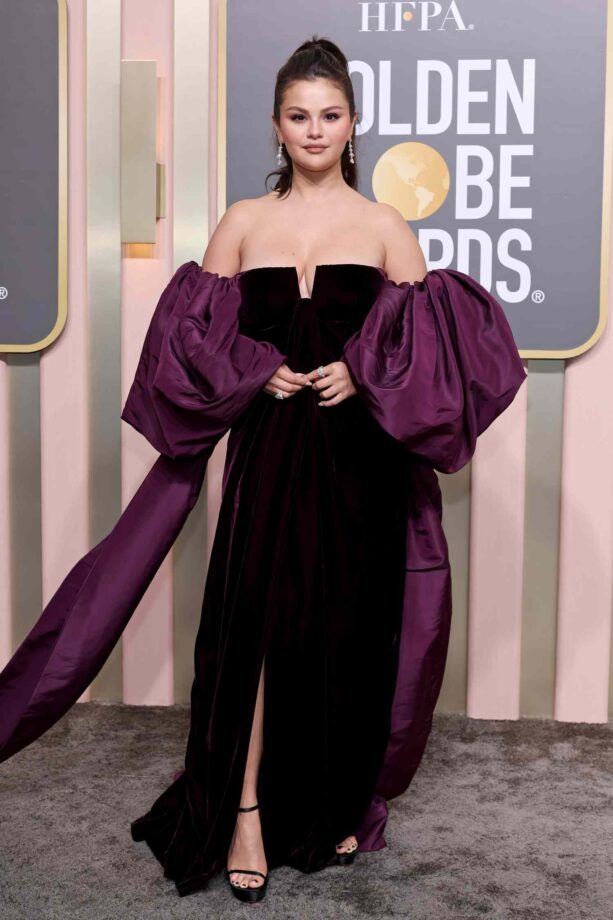 Selena Gomez's Glamorous Looks On Red Carpet Of Grammy Awards 769011