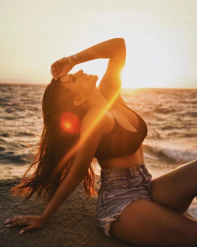 Shama Sikander Burns Internet In Black Bralette And Shorts, Shares Sultry Sunkissed Photo 776873