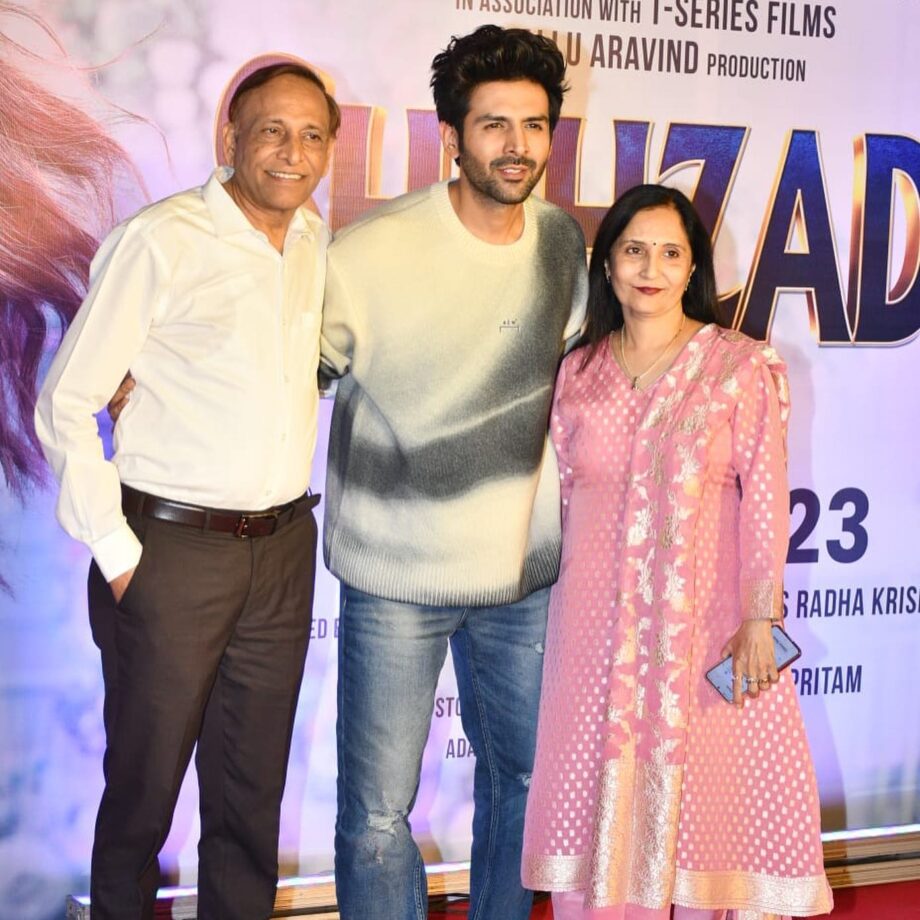 Shehzada Screening: Shahid Kapoor-Mira Rajput, Varun Dhawan join Kartik Aaryan and Kriti Sanon, see viral pics 773310