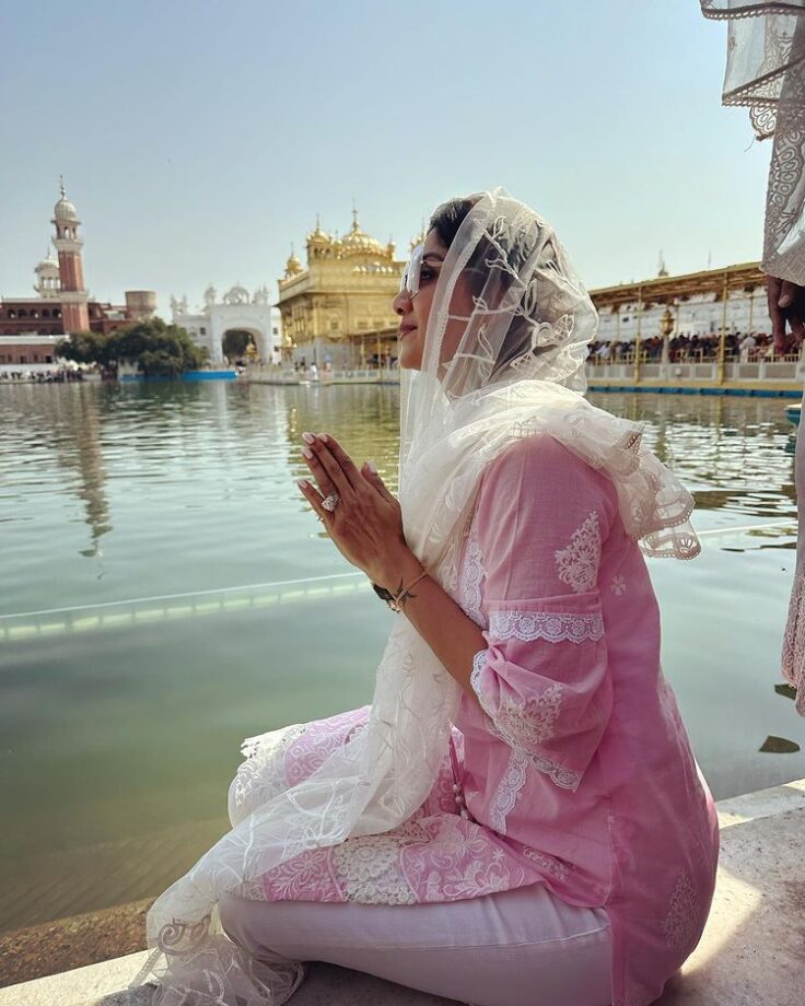 Shilpa Shetty prays at Golden Temple in Amritsar, see pics 777938
