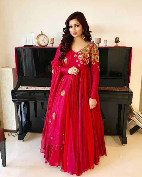 Shreya Ghoshal’s all-time oozing charm in red, see pics 769978