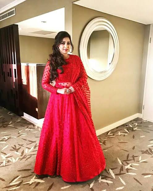 Shreya Ghoshal’s all-time oozing charm in red, see pics 769977