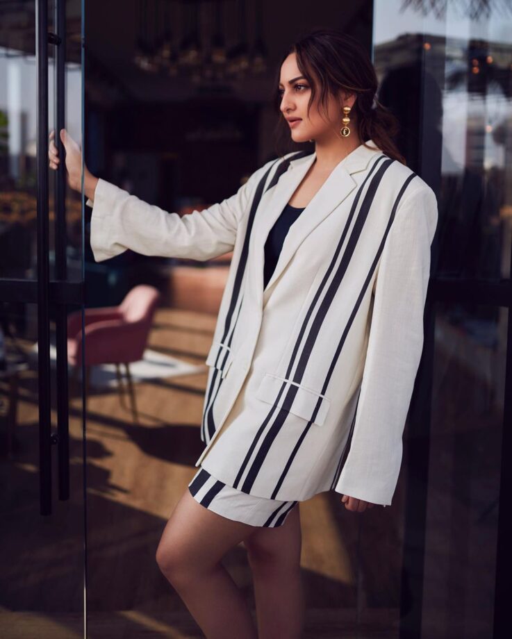 Sonakshi Sinha Spices Things Up In A White And Black Striped Blazer With Short Pants Outfit 770410