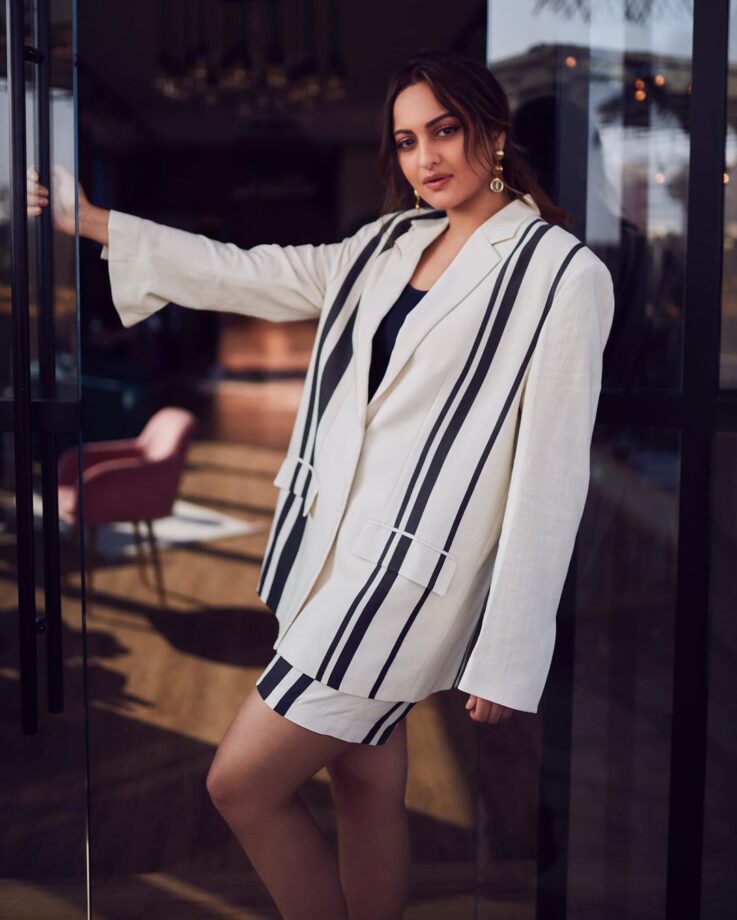 Sonakshi Sinha Spices Things Up In A White And Black Striped Blazer With Short Pants Outfit 770411