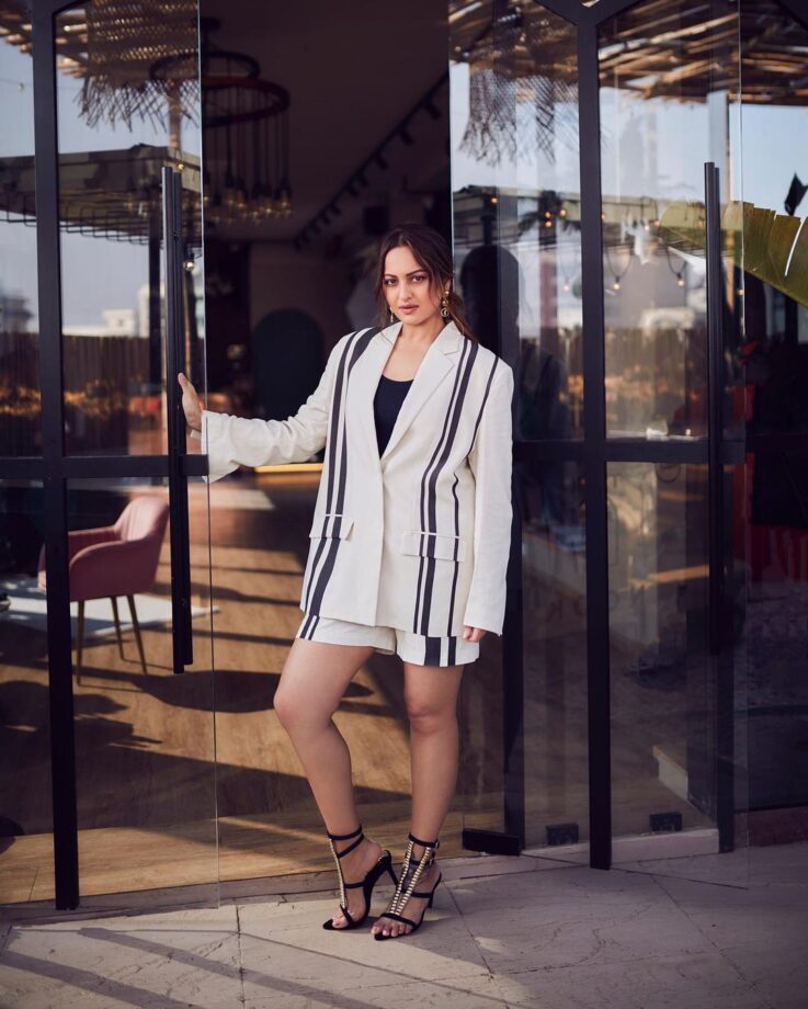 Sonakshi Sinha Spices Things Up In A White And Black Striped Blazer With Short Pants Outfit 770409
