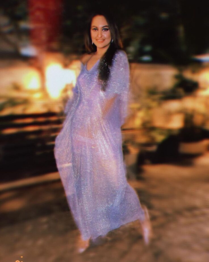 Sonakshi Sinha stabs hearts in see-through outfit, looks droolworthy in sensational eye makeup 773145