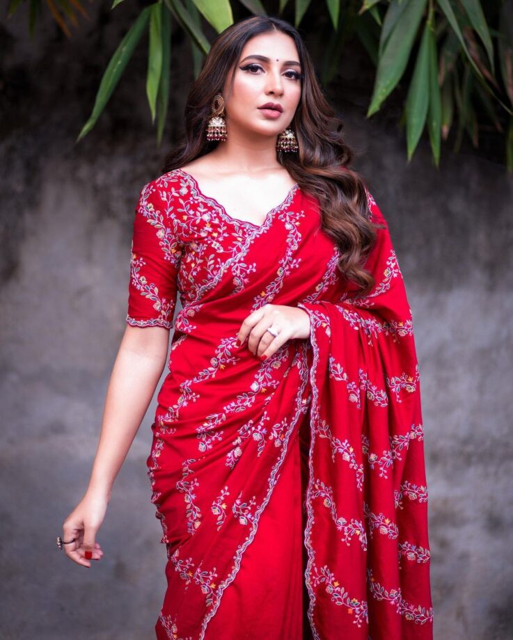 Subhashree Ganguly Looks Glamorous In Red Saree, Gives Major Ethnic Goals - 0