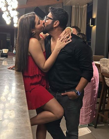 Subhashree Ganguly's 'Birthday Kiss' To Her Man Raj Chakraborty Is Sensational 775907